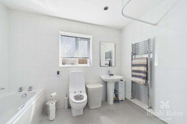 3 bed Bungalow for sale Image 11