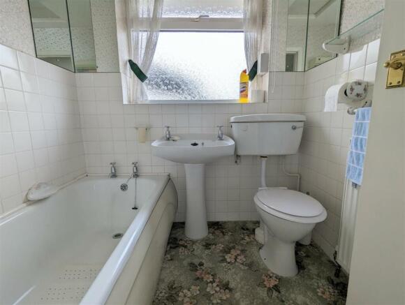 BATHROOM/WC