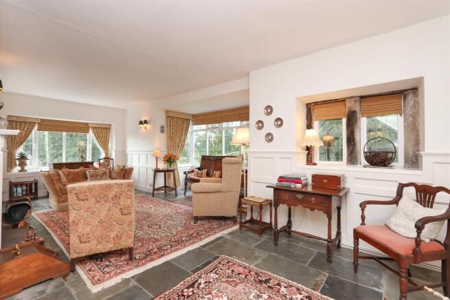 Living Room2.jpg