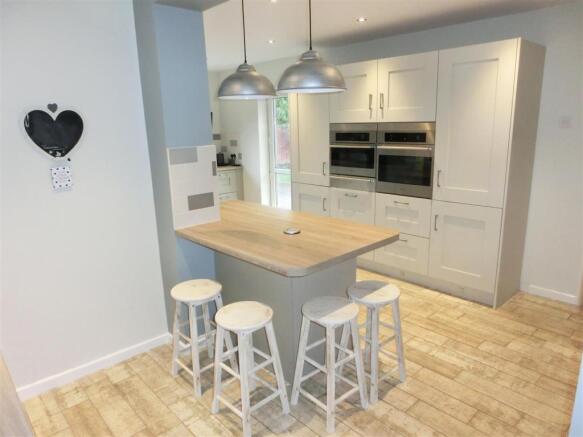 SUPERB EXTENDED & REFITTED BREAKFAST KITCHEN