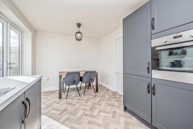 3 bed Semi-Detached for sale Image 8