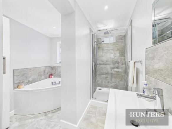 9 bed House for sale Image 11