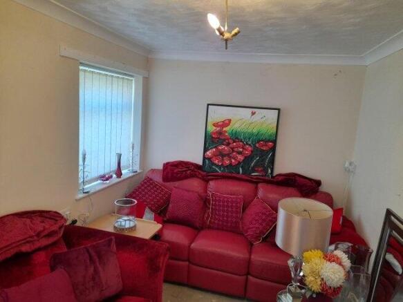 3 bed House Share to rent Image 8