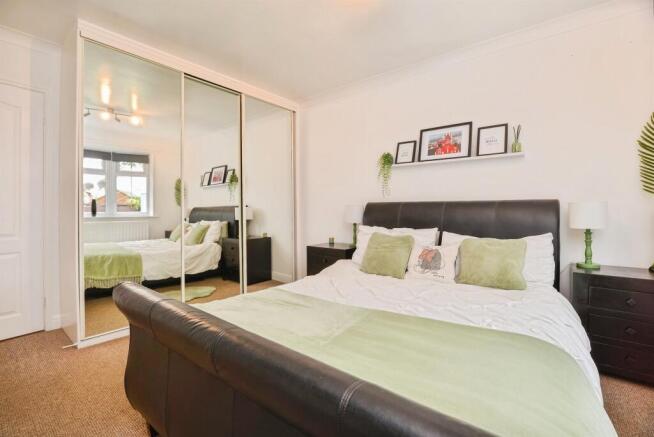 4 bed Detached Bungalow for sale Image 12
