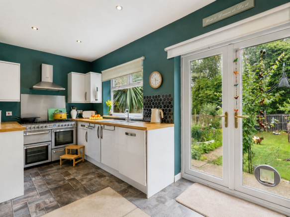 5 bed Semi-Detached for sale Image 11