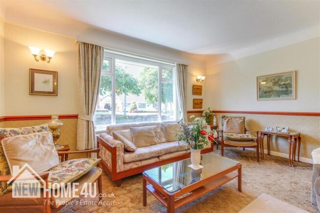 LOUNGE: