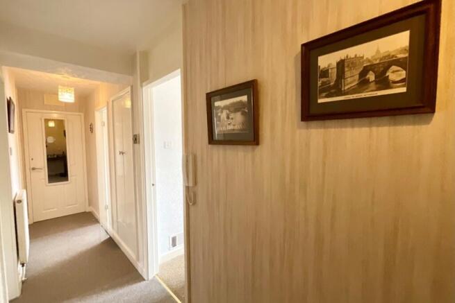 2 bed Flat for sale Image 8