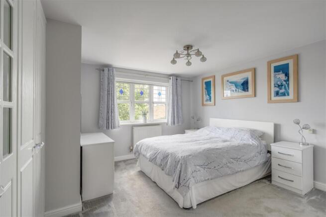 4 bed Detached for sale Image 11