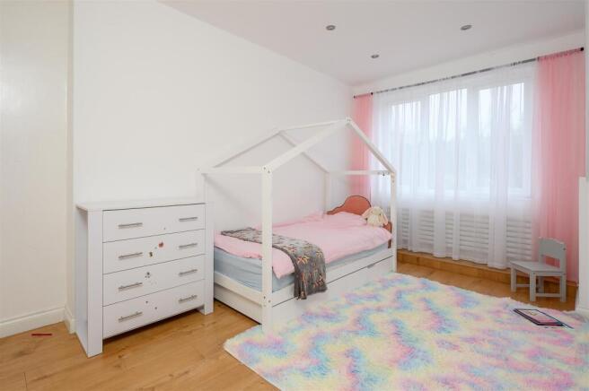 5 bed Semi-Detached to rent Image 11