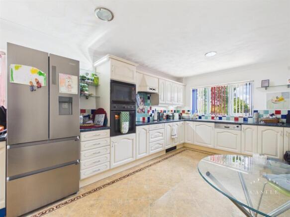 BREAKFAST KITCHEN