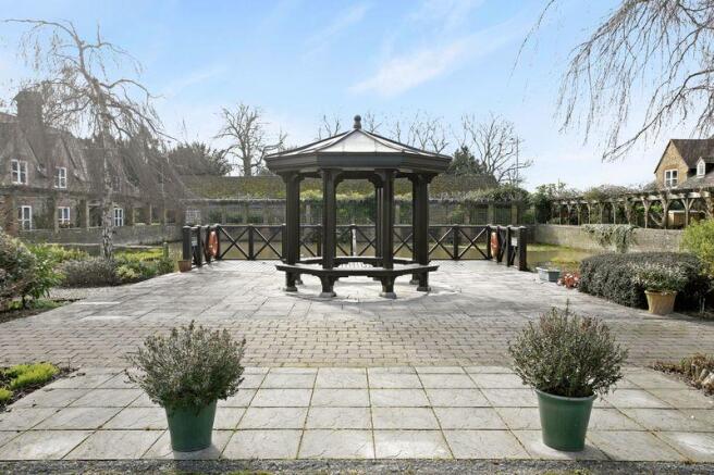 Courtyard gardens