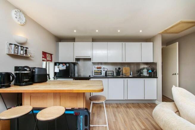 2 bed Apartment for sale Image 4