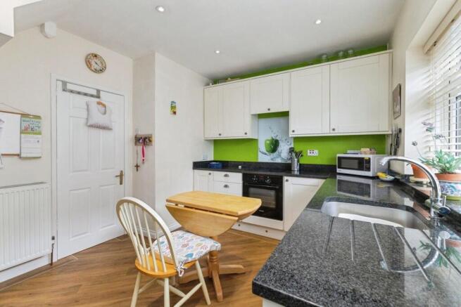 4 bed Semi-Detached for sale Image 7