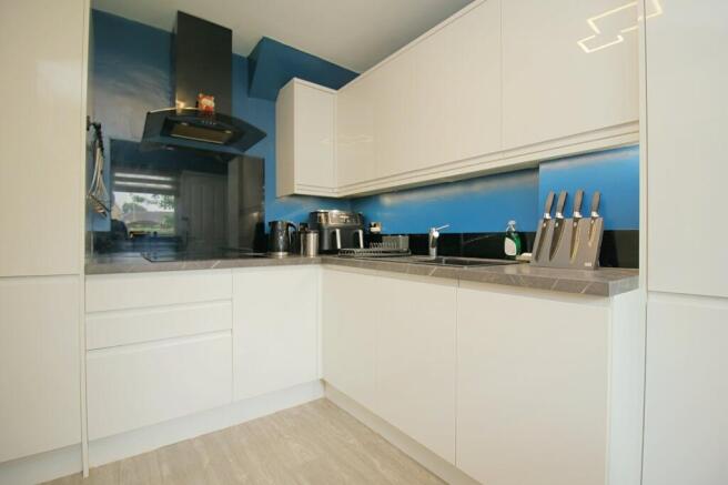 3 bed Semi-Detached for sale Image 6