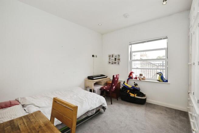 2 bed Apartment for sale Image 8