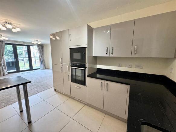 2 bed Flat for sale Image 9