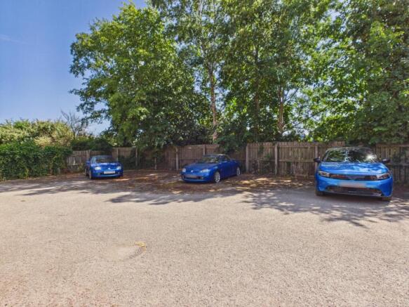 1 bed House for sale Image 12