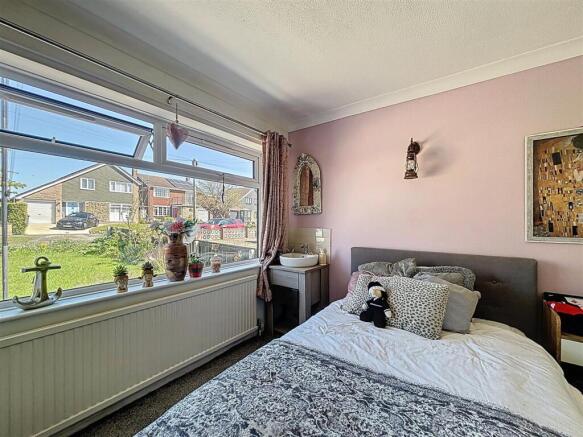 4 bed Detached Bungalow for sale Image 5