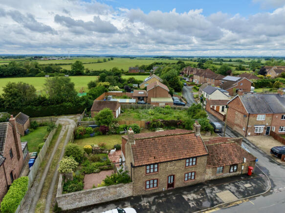 3 Bedroom House - detached for Sale
