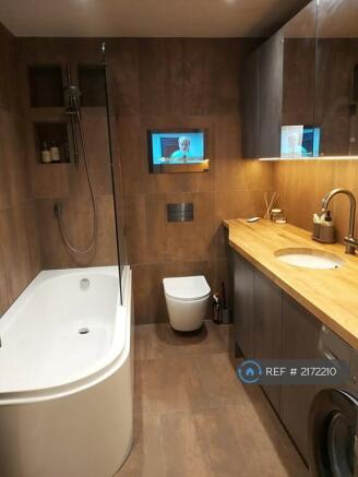 2nd Floor, Family Bathroom