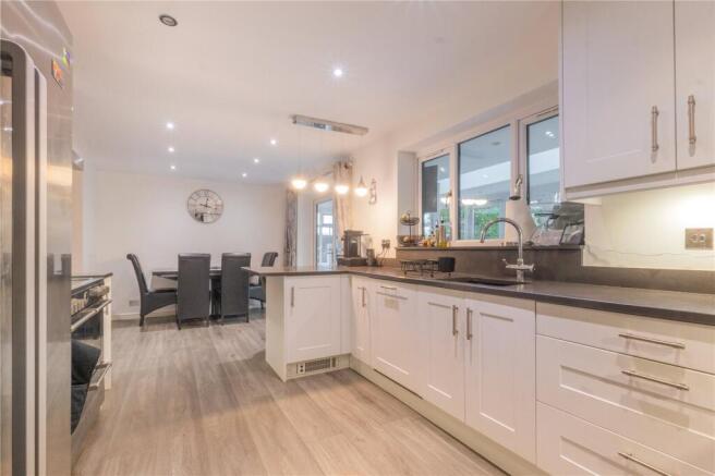 4 bed Detached for sale Image 4
