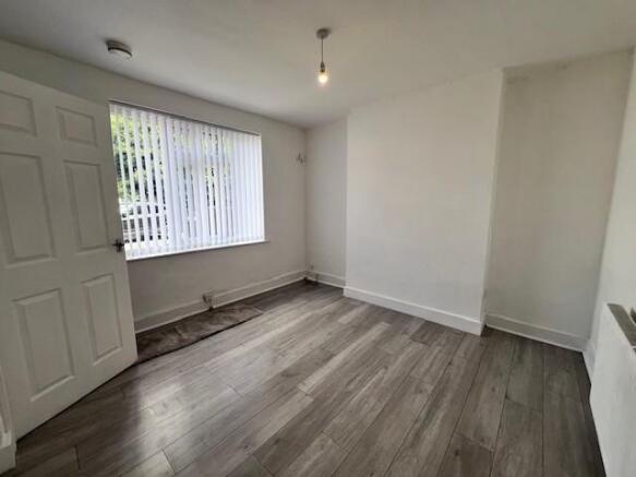 4 Doncaster Grove lounge.jpg