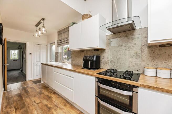 4 bed Detached for sale Image 5