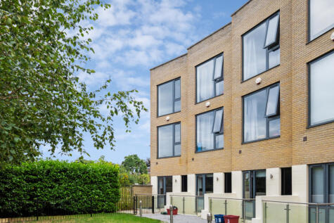 Gunnersbury Mews,
Gunnersbury, W4
