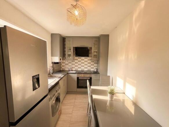 3 bed Semi-Detached for sale Image 4