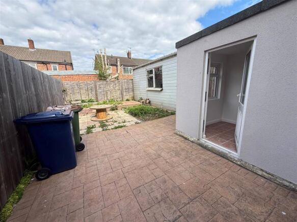 2 bed Semi-Detached to rent Image 5