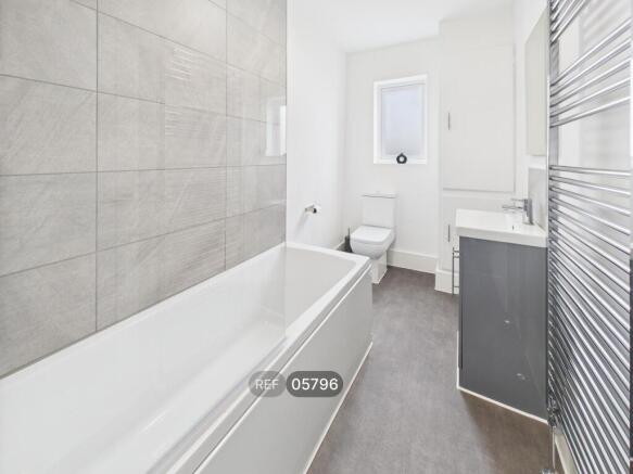 2 bed Terraced to rent Image 7