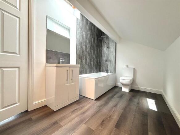 EN SUITE 1.jpg