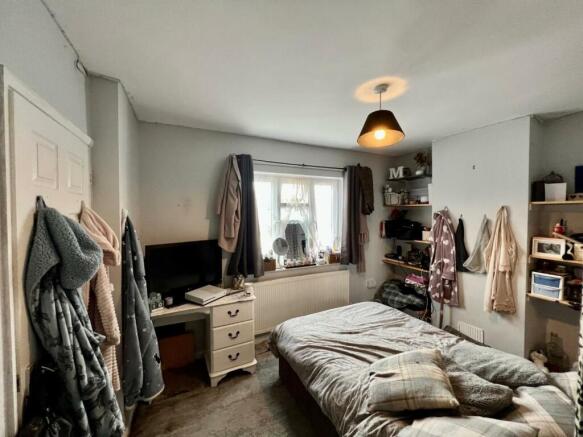 Bed 2.jpg