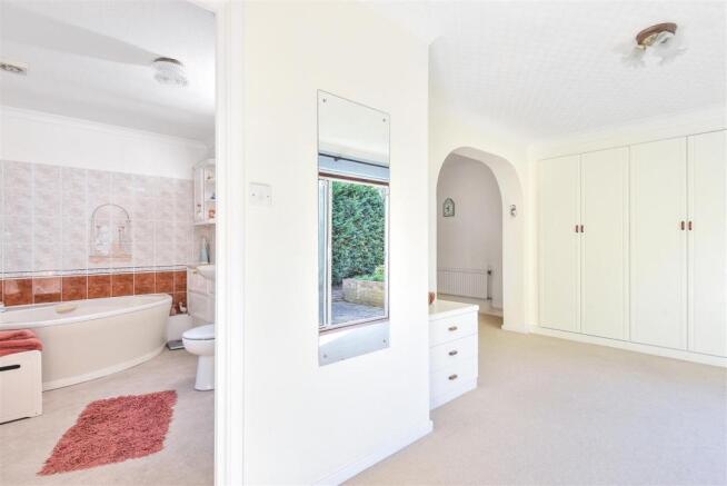 En suite Dressing Room.jpg