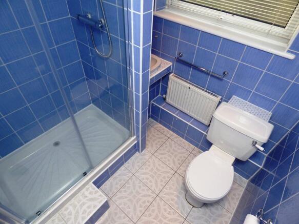 Milton Close, Shower