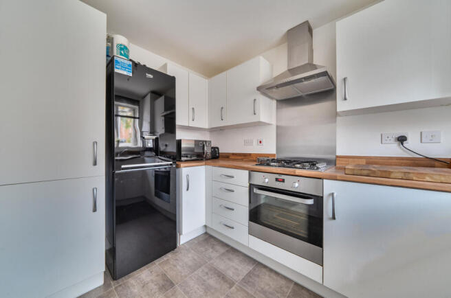 4 North Parade, Bordon photo 4