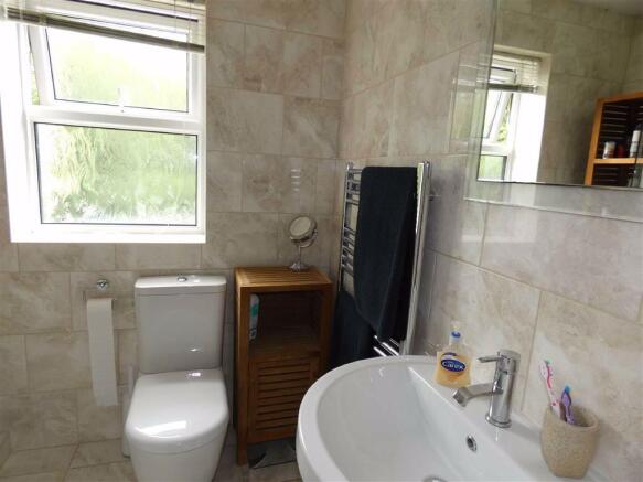 MODERN SHOWER ROOM