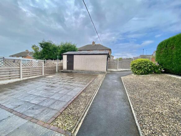 driveway.jpg