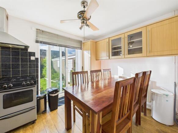 3 bed Semi-Detached for sale Image 4