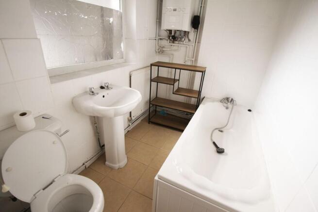 3 bed End of Terrace to rent Image 4
