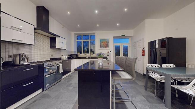 Kitchen Breakfast Bar