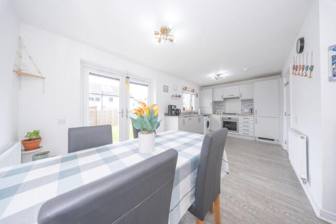 Kitchen & Dining