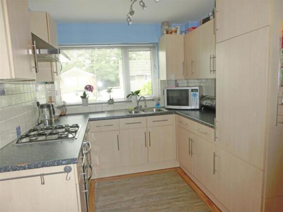 MODERN KITCHEN