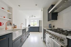 25, Pickets Close, Bushey WD23 1NL