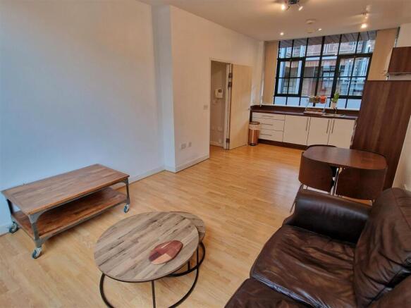 Lounge/Kitchen