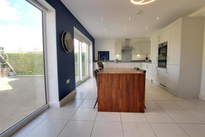4 bed Detached for sale Image 7