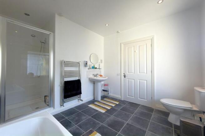 3 bed House for sale Image 10
