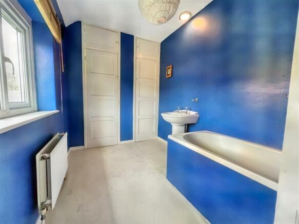 9 - Semi-detached House for Auction, Long Ashton.j