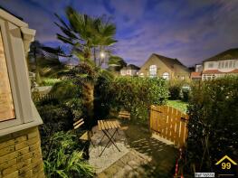 3, Woodvale Walk, London SE27 0EZ