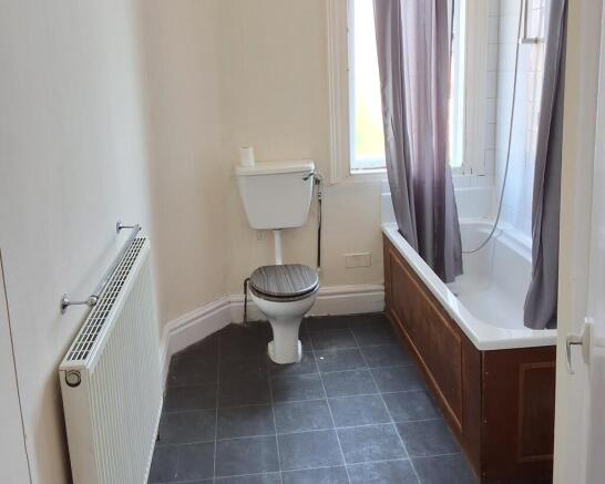 2 bed Terraced to rent Image 4